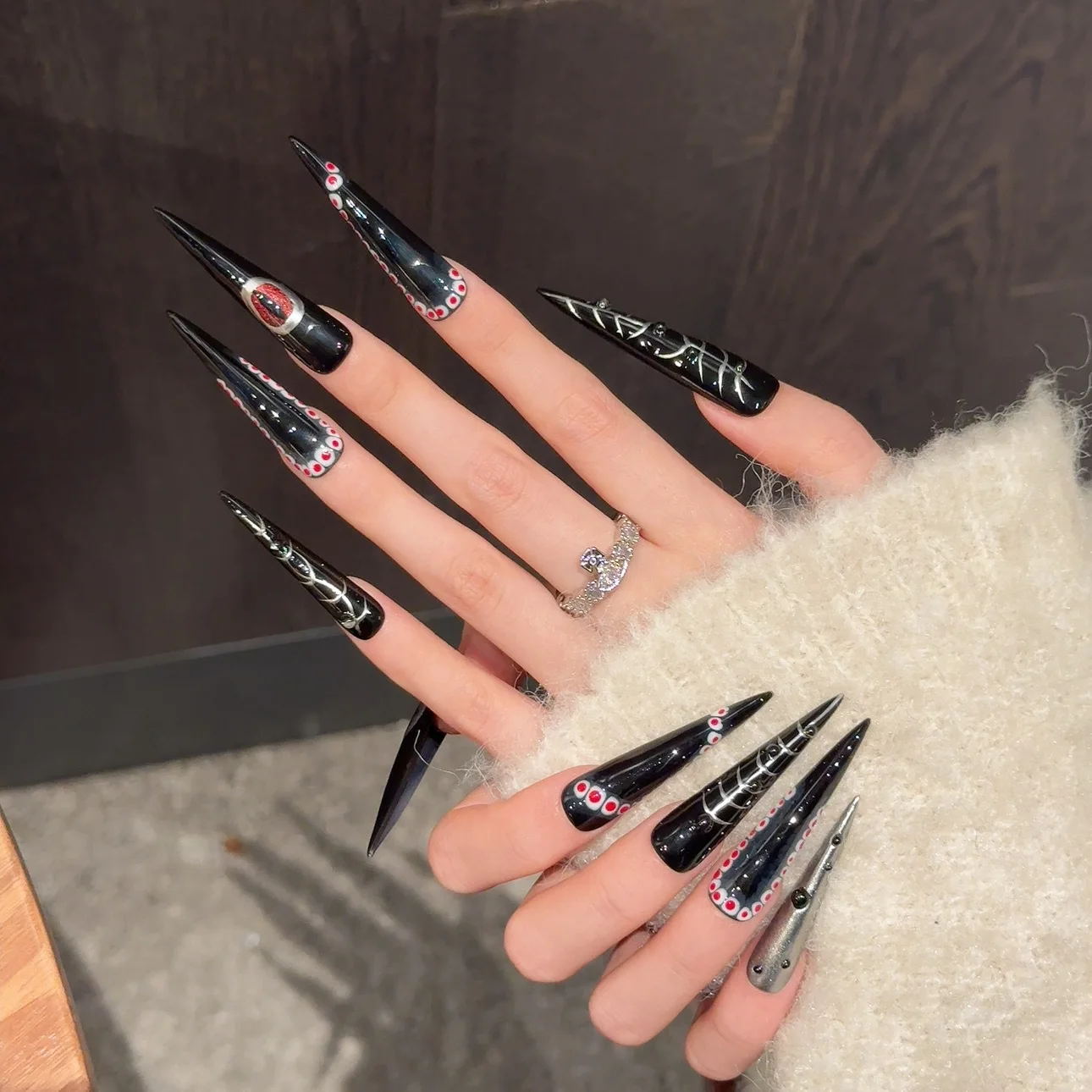 Picante meninas artesanais unhas falsas preto prata super longo pontiagudo imprensa em unhas 3d metal punk personalidade olho de gato unhas falsas