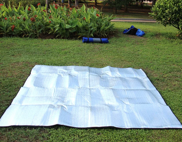 1 pcs Blue or Black Color Shipped Randomly,3MM Aluminum Film Camping Mat Waterproof Moisture‑Proof Pad