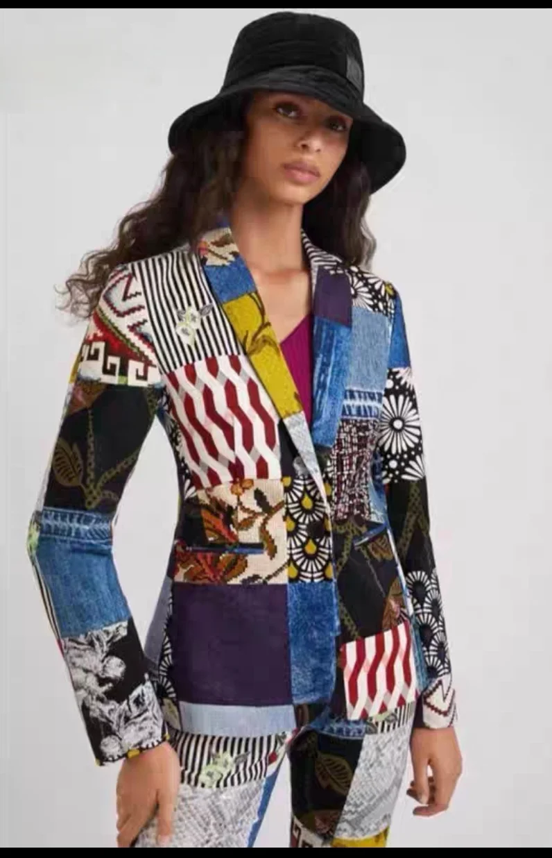 

Оригинальный заказ для внешней торговли: новая приталенная куртка с испанским принтом и лоскутным принтом.