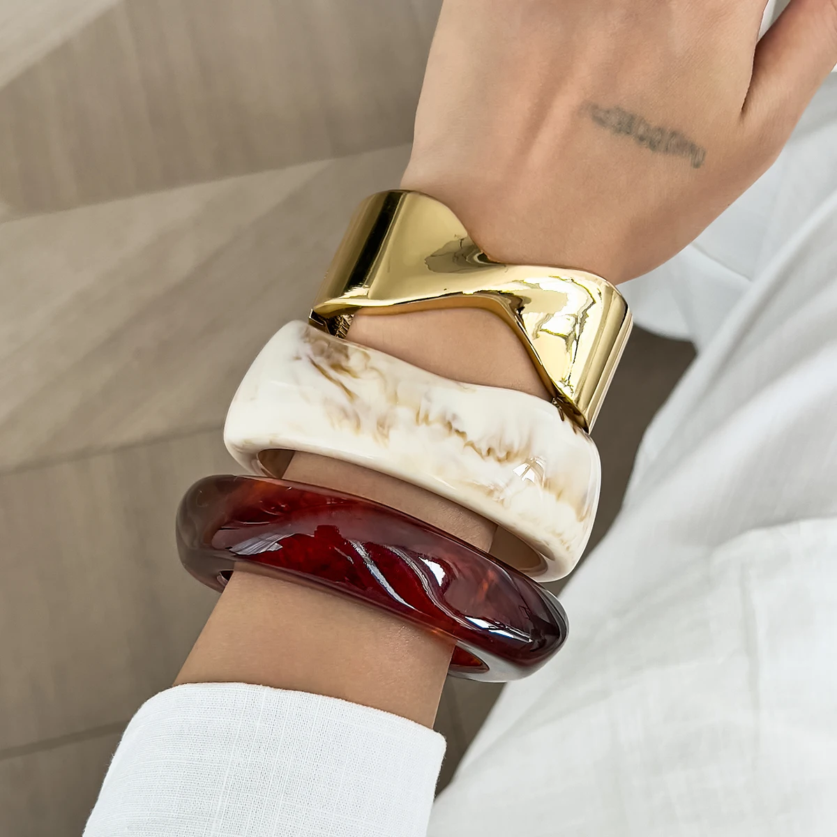 

SHIXIN 3 Styles Vintage Thick Resin Acrylic Wide Bracelet for Women Simple Irregular Metal Open Spring Bangle Party Jewelry 2025
