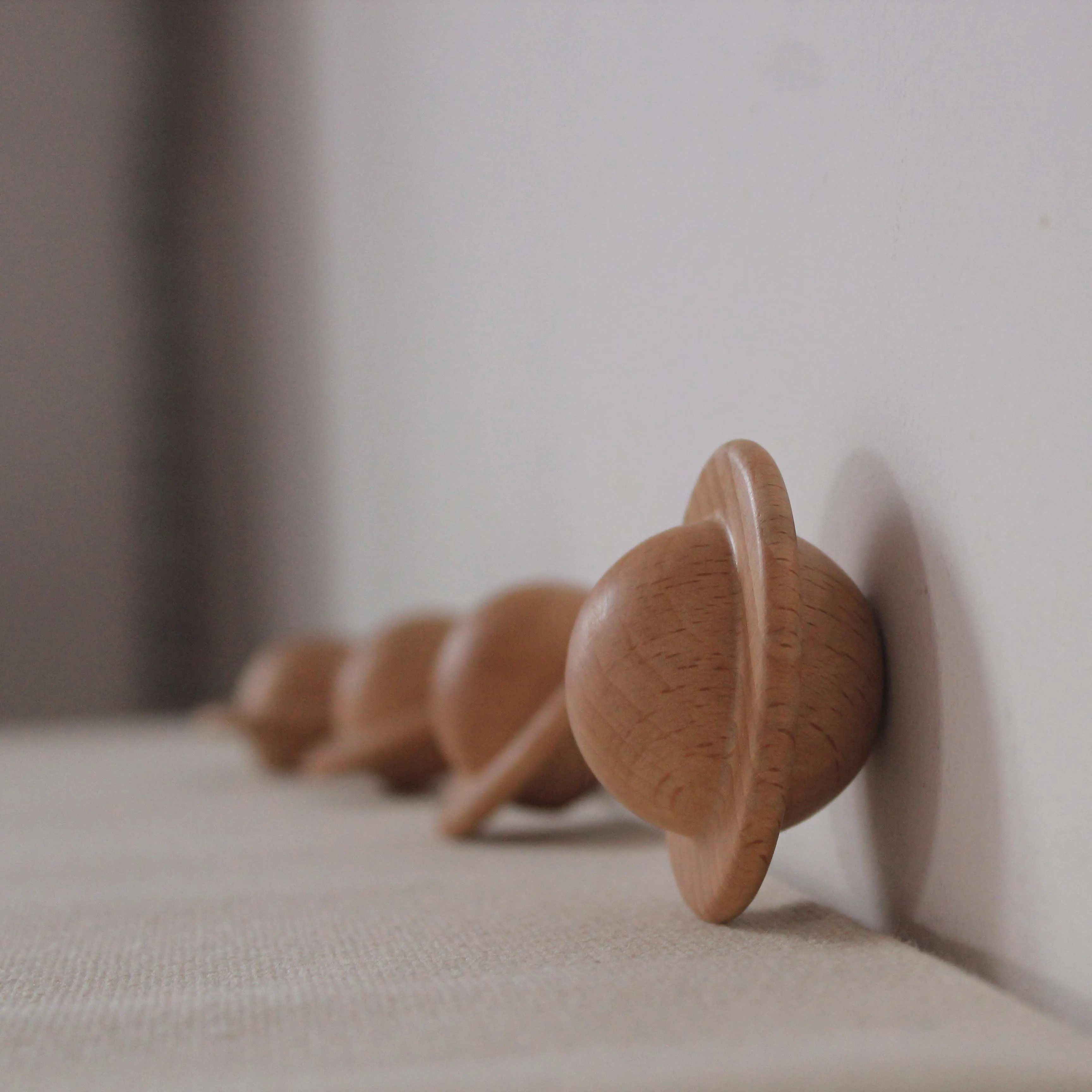 

Solid wood hook, wooden handle, hole-free hook, Saturn ornament, log style