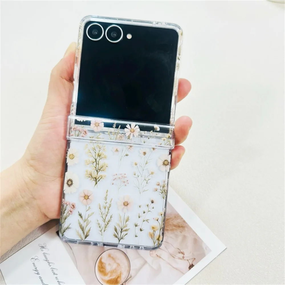 Vintage Cottage Daisy Floral Print Clear Phone Case for Samsung Galaxy Z Flip 7-3 Beige Crystal Bead Strap Protective Cover
