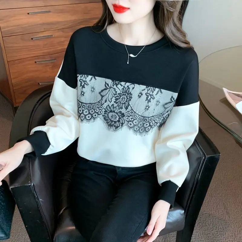 Casual Versatile Spring New Women\'s Lace Patchwork Round Neck Long Sleeved Hoodie Autumn Fashionable Contrasting Color Loose Top