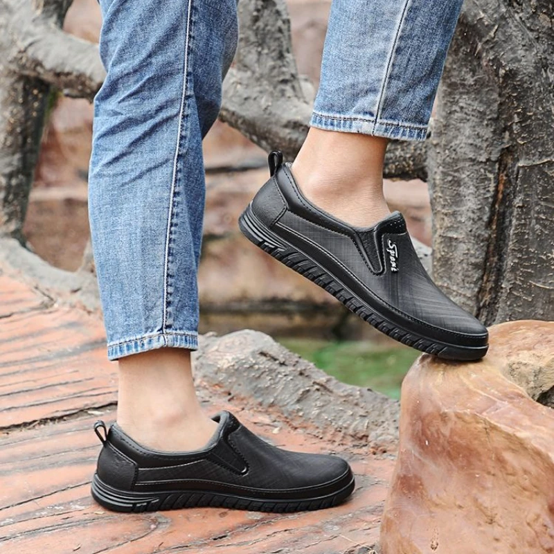 

Силиконовые мужские туфли с низким берцем и алфавитом для молодых студентов без шнуровки, модные пластиковые резиновые сапоги с городскими резинками для мужчин