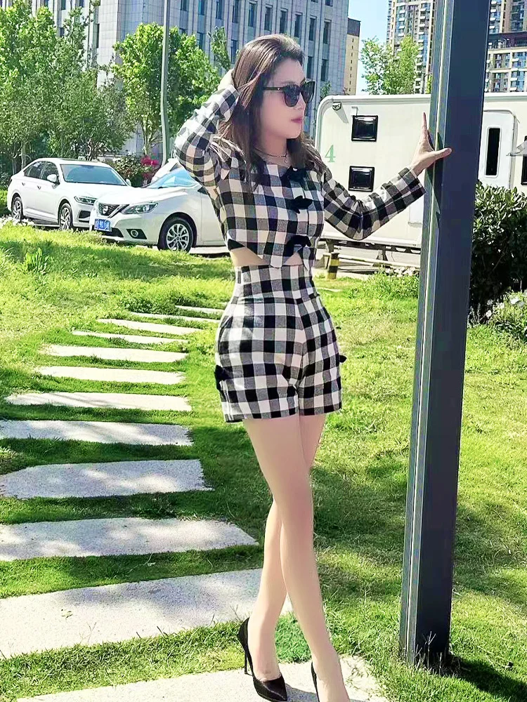 

Retro temperament simple temperament gentle black white plaid square neck shorts top long sleeves delicate elegant leisure suit