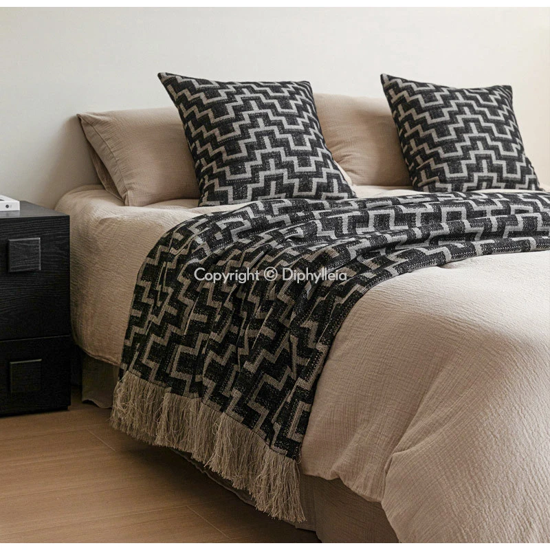 Diphylleia Modern Jacquard Upholstery Throw Blanket Grey And Black Meander Pattern Decorative Bed Scarf Fringed Rugs For Bedroom