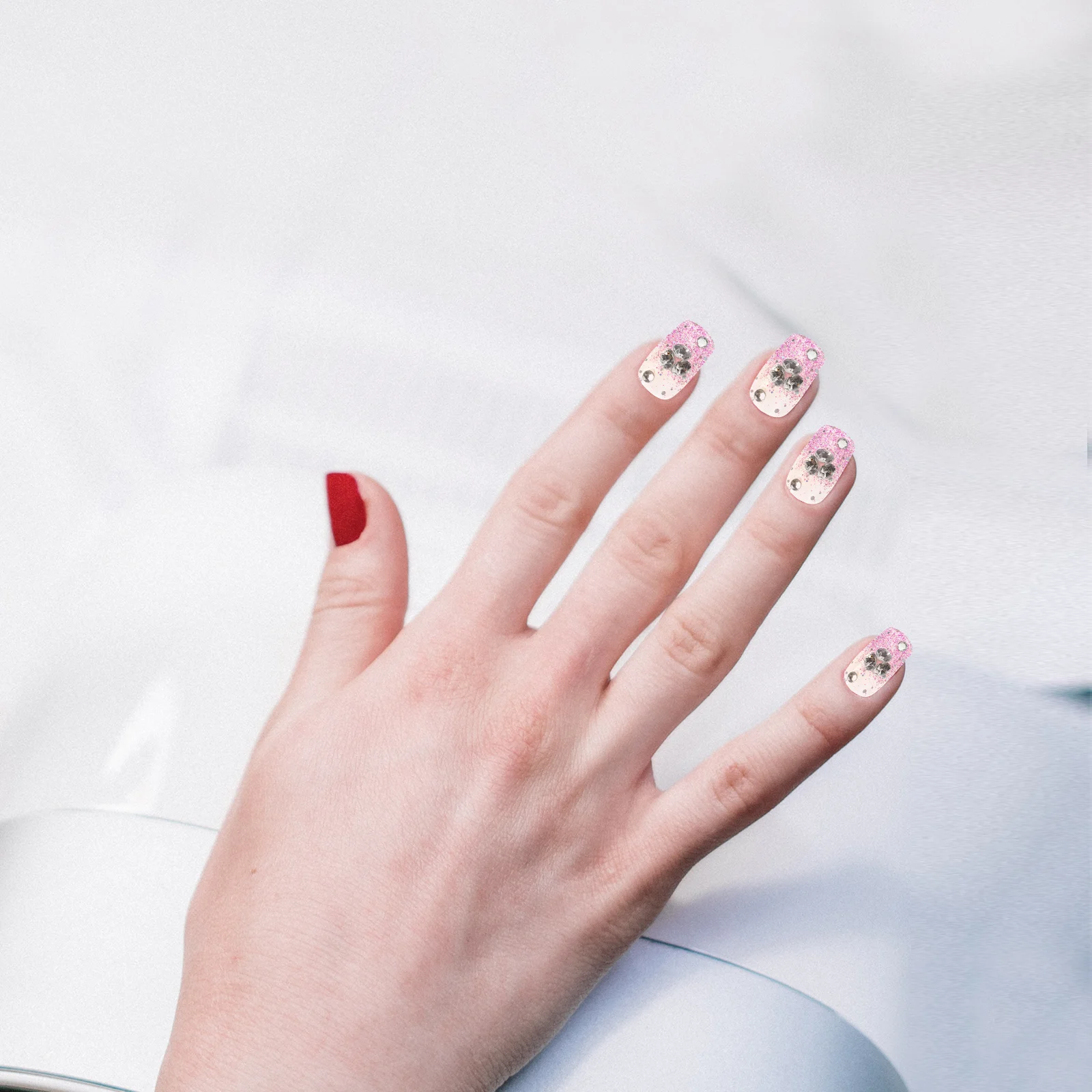 24 قطعة من الأظافر الصناعية اللامعة باللون الأرجواني والأظافر الاصطناعية الطبيعية ذات الغطاء الكامل للنساء وحفلات الزفاف والحفلات الراقصة والأظافر المزيفة