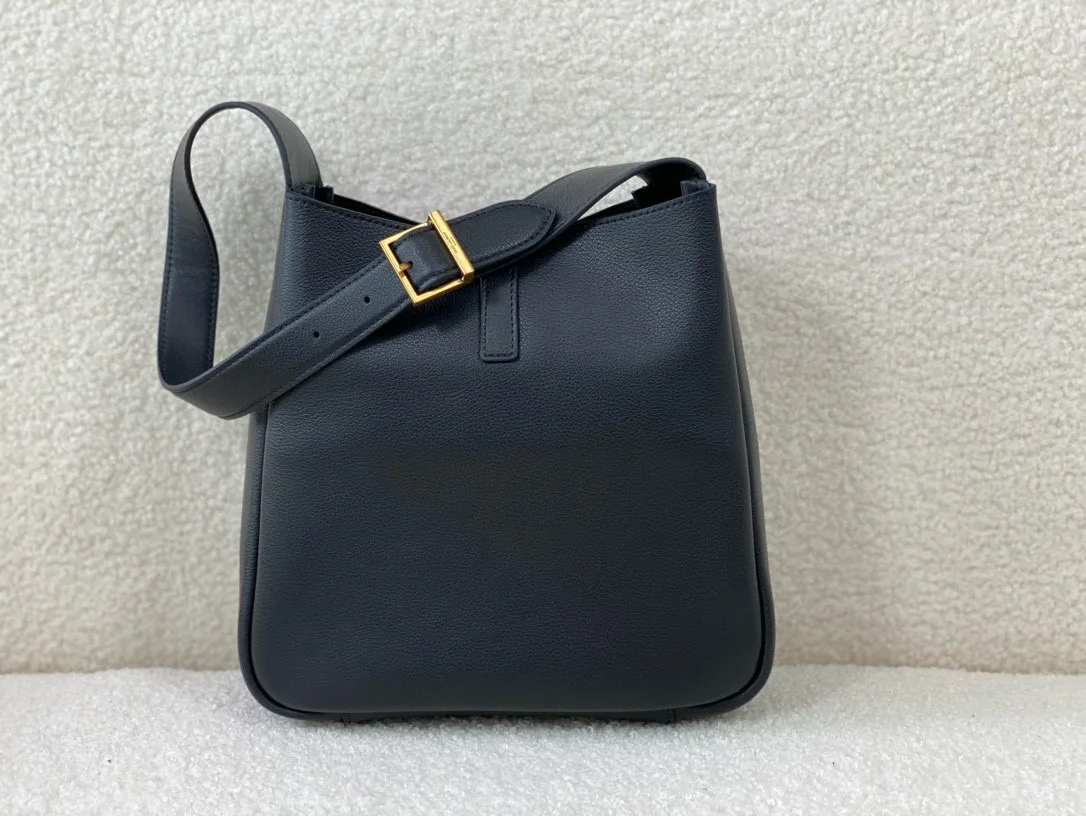 

Designer luxury women's bags, fashionable Y brand armpit bag, vintage elegant commuter bag, must-haves for fashionistas