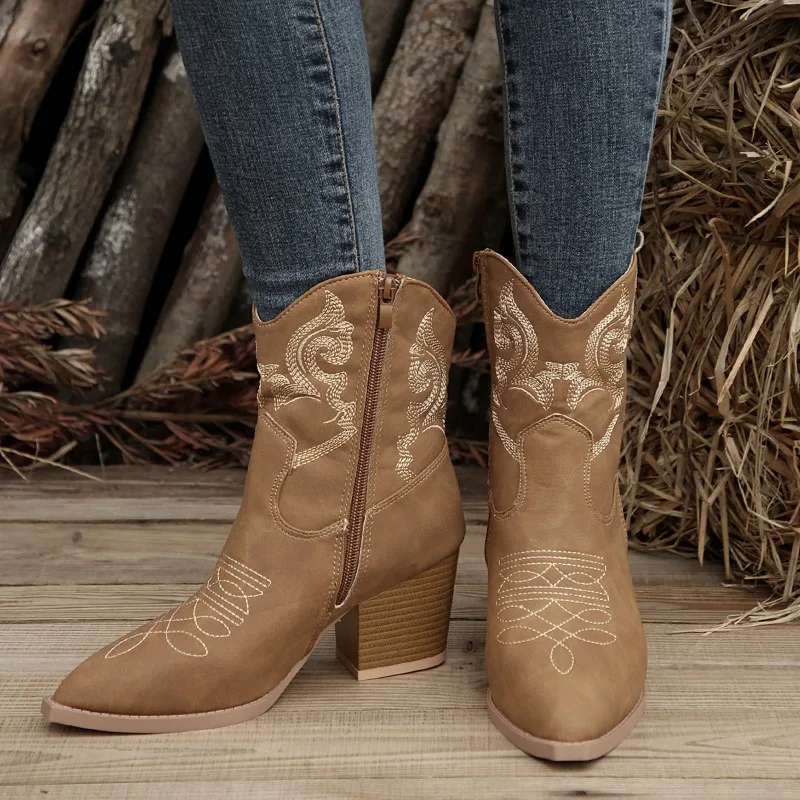 

Large Pointed Thick Heel Women's 2025 Autumn and Winter New Retro Embroidered Chelsea Short Tube Shoes for Women