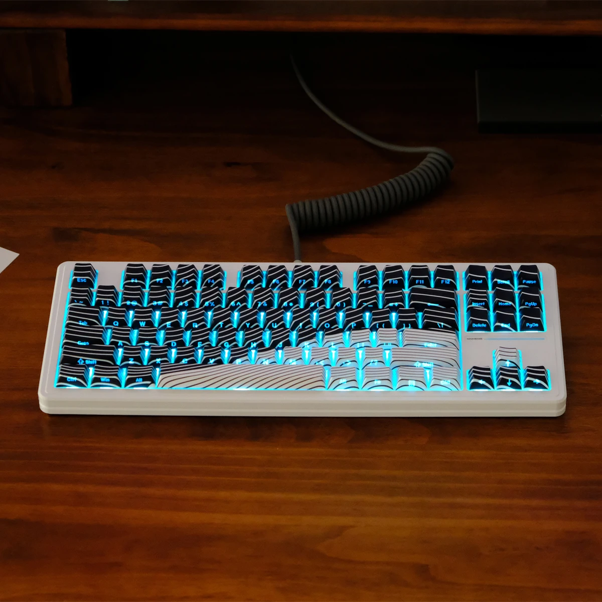 

Белый, черный, волнистый, 5-сторонний колпачок Dye Sub PBT, 130 клавиш, колпачки для клавиш с боковой подсветкой и RGB-подсветкой, вишневый профиль для переключателей MX, игровая клавиатура