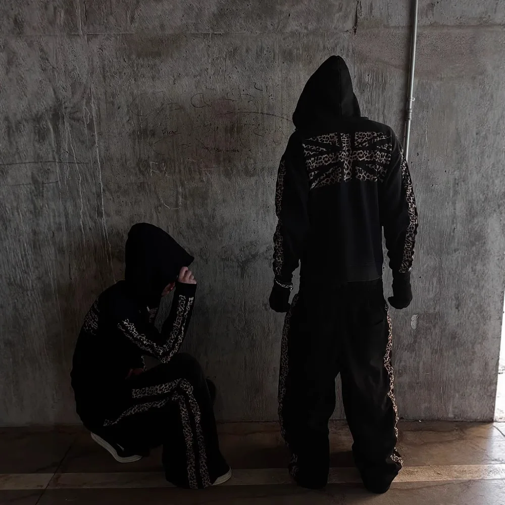 2026 ربيع جديد ليوبارد نمط تصميم موضة الاتجاه سستة ملابس رياضية وسراويل مجموعة مقنعين سترة الشارع موضة y2k