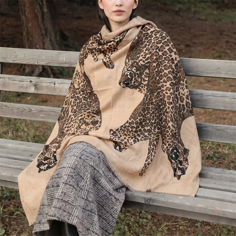 Chal con Estampado de Leopardo Salvaje para Mujer, Bufanda Suave con Borde Crudo y Flecos, Estampado Animal Retro, Hiyab Islámico, Pañuelo Decorativo para la Cabeza para las Cuatro Estaciones