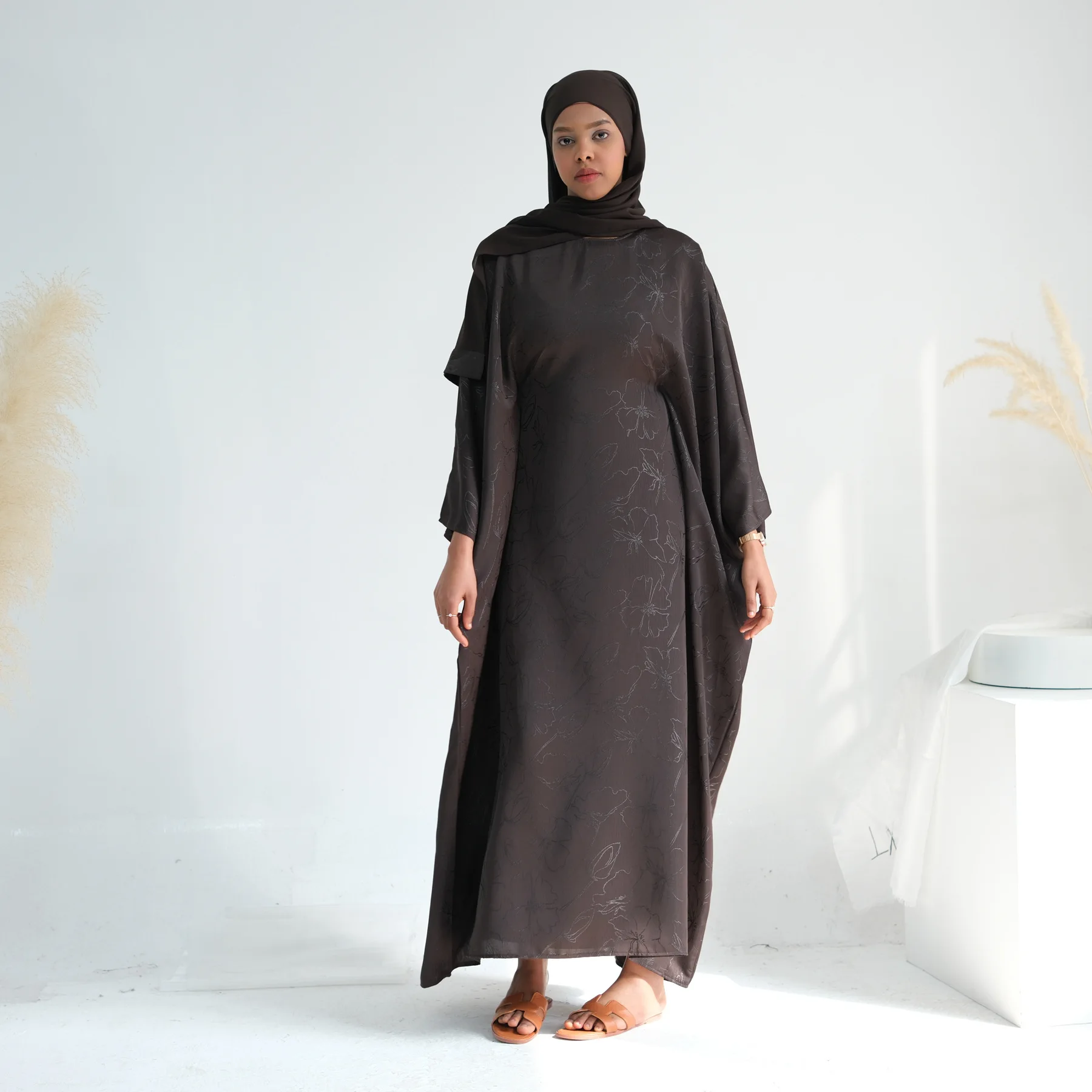 

Марокко Дубай Мусульманская Абая Женские скромные платья с принтом Кафтан Хиджаб Турция Джалабия Абаи Рамадан Арабская роба Марокканская женская накидка