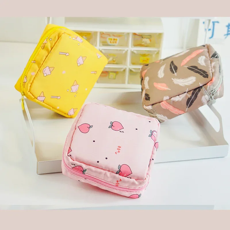 Mini Cute Cosmetic Bag Women borsa per il trucco portatile rossetto Key auricolare cavi dati Organizer assorbente assorbente tampone Storage Bag