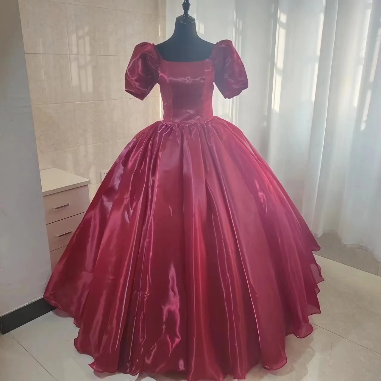 New Style Luxury Appliques Ball Gown Romantic Red Quinceanera Dresses Sweet Party Vestidos 15 Anos Vintage