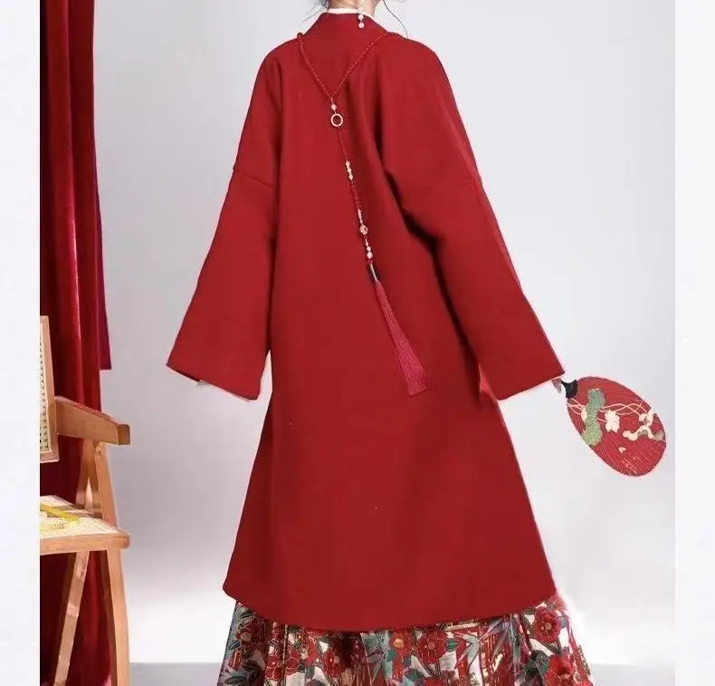 Nouveau Style chinois broderie hauts hommes femmes traditionnel col soigné longue Robe coupe ample mi-longue cape Feative rouge pardessus