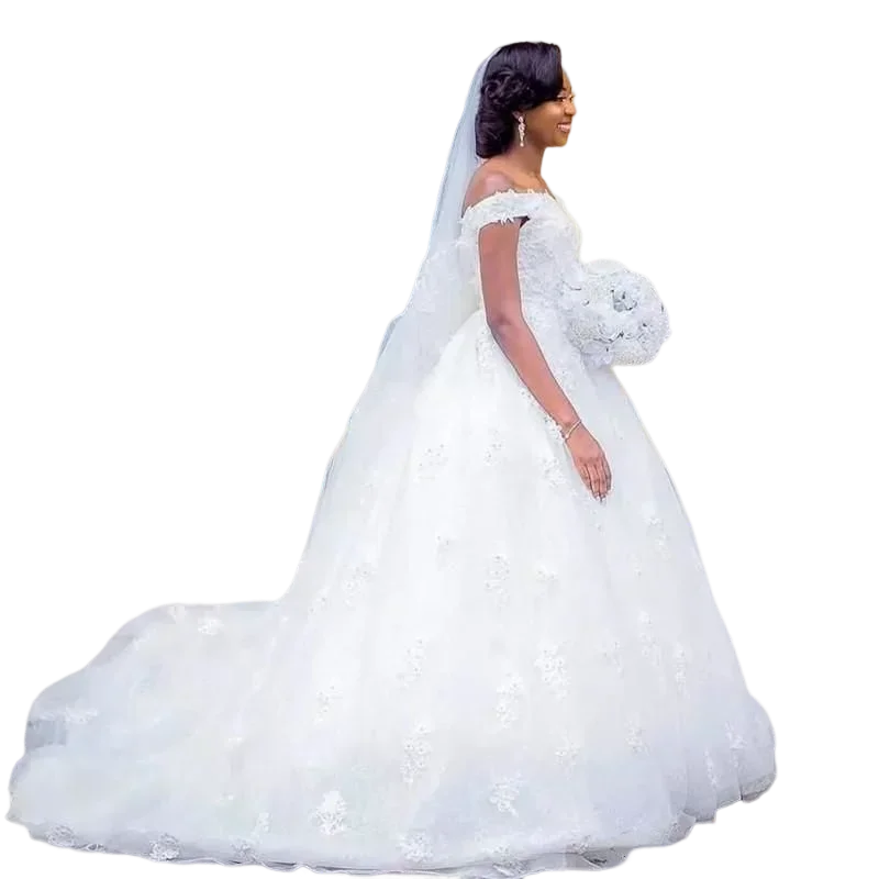 Abito da sposa personalizzato con scollo a cuore e applicazioni di perline Vestido De Casamento con spalle scoperte e bottoni sul retro Brida