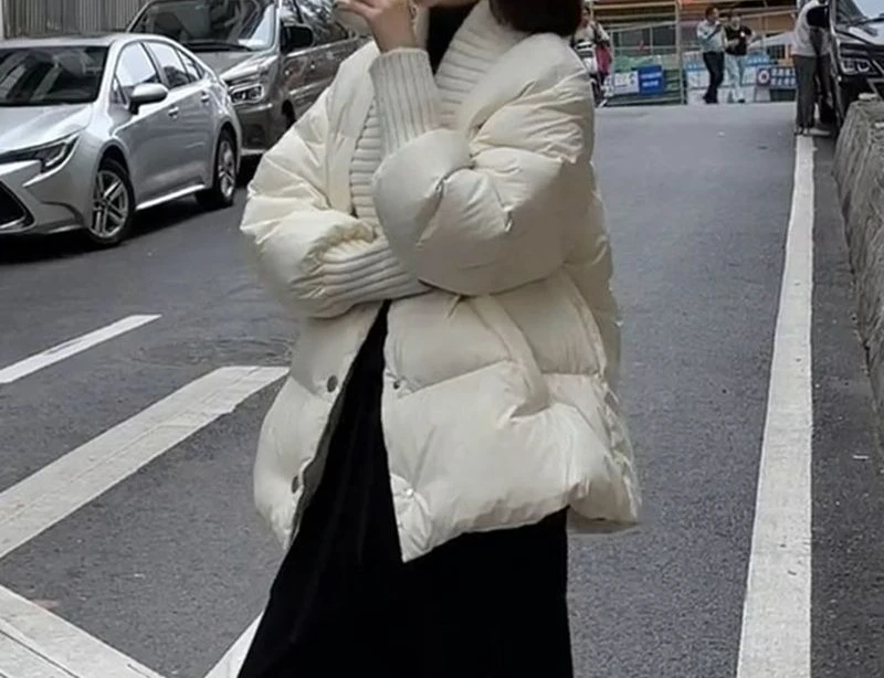 سترة شتوية قصيرة بيضاء جديدة من القطن سترة قطنية فضفاضة بأكمام طويلة 2025