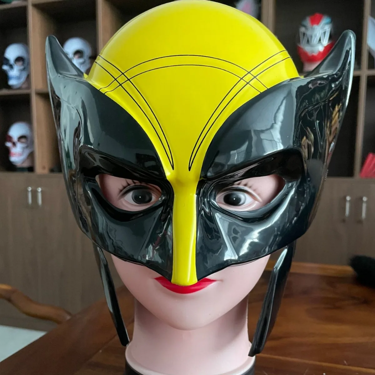 Máscara de los Vengadores de Deadpool para Halloween, conjunto de cabeza de Lobezno de Pvc amarillo, casco de Lobezno, utilería, regalo de cumpleaños Diy para hombres, 2024