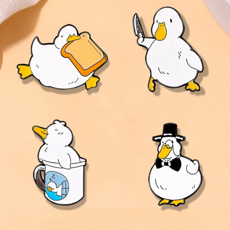 Creative Cartoon Cute Duck Shape Design Metal Brooch Fashion Casual Wear Decoration Badge Pin DIY Clothing Bags Hat Accessories
