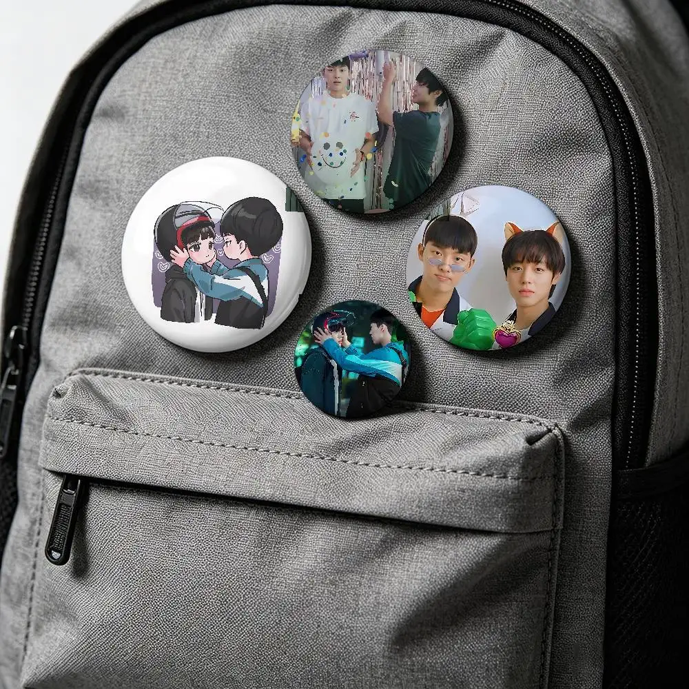 Weak Hero Class 1 Badges Badges Cartoon Round Brooches On Backpack Jacket Acrylic Button Pins Collection Gifts