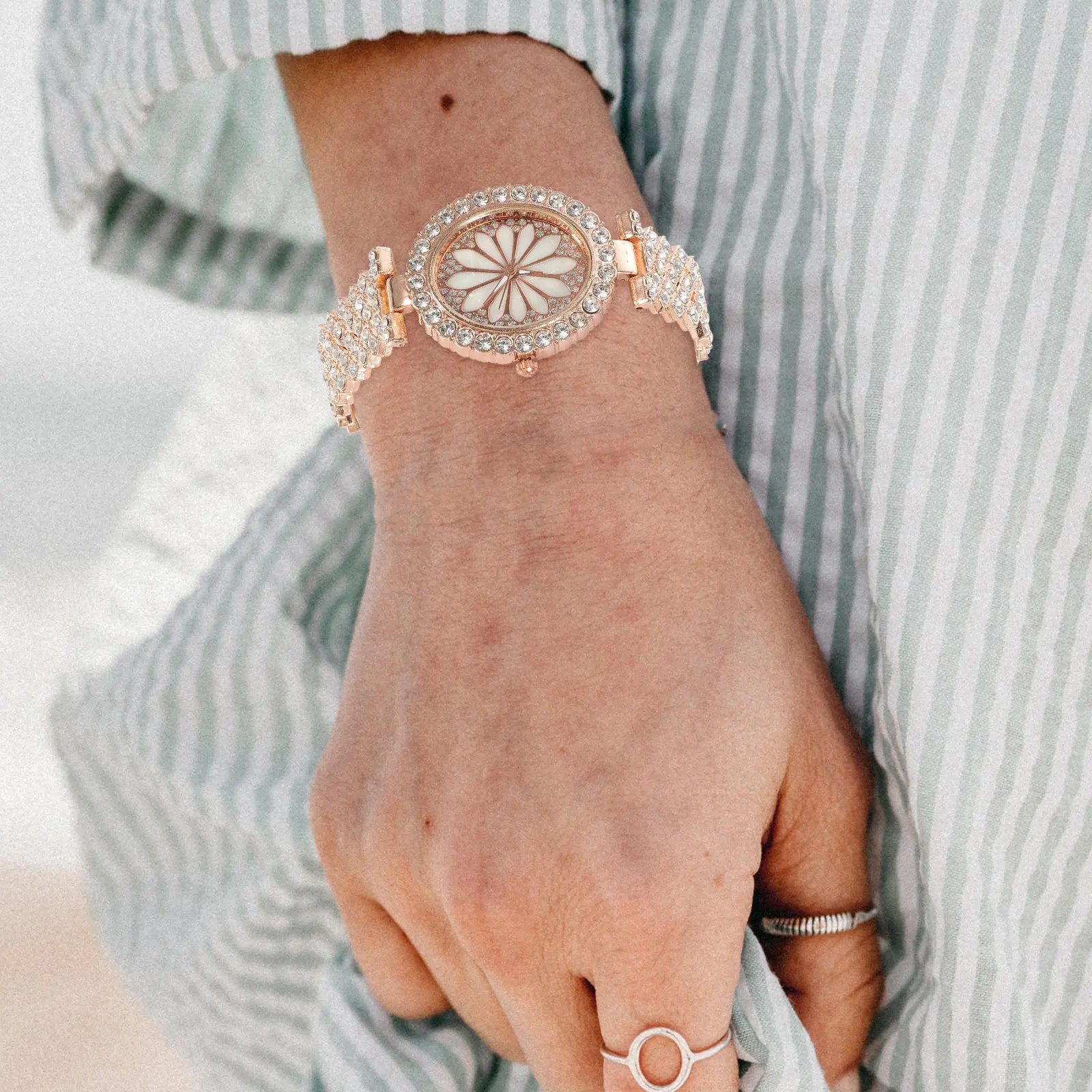 Watch Exquisite Wrist Watches White for Women Female Lady Silver Elegant Ladies