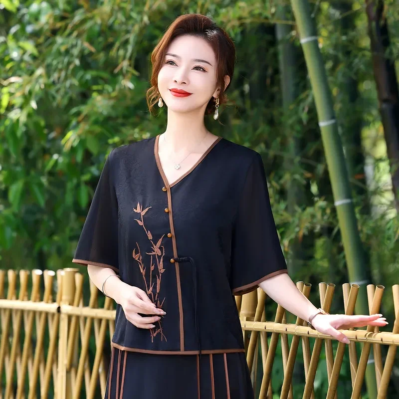 

New Chinese Style Chiffon Shirt V-neck Embroidered Flower Mom Summer Dress Thin Middle-aged Elderly Women's Clothing