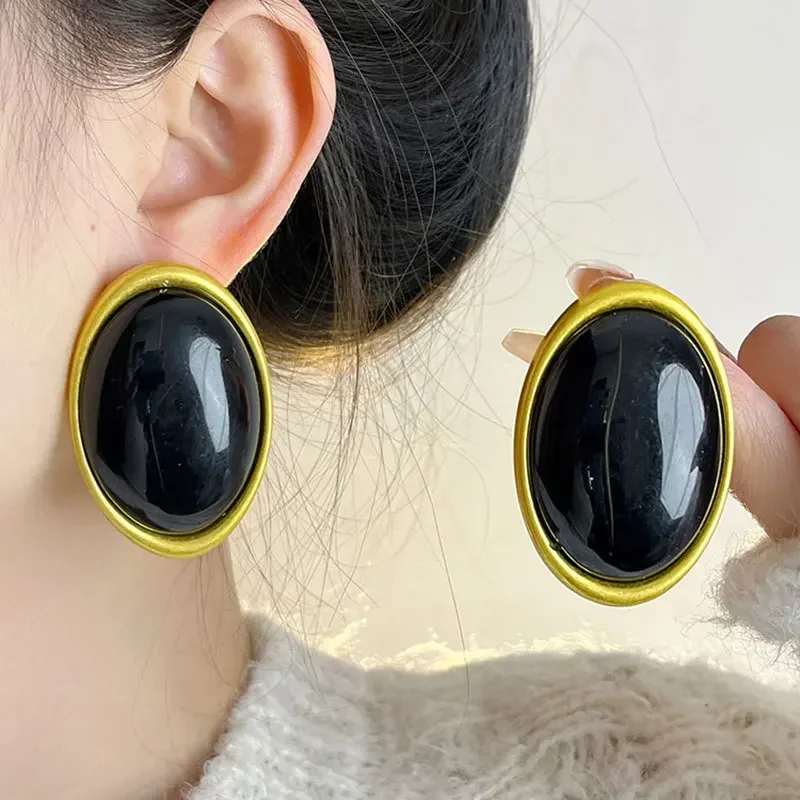 

Exaggerated burgundy resin oval gemstone light luxury high-end sense autumn and winter retro unique stud earrings