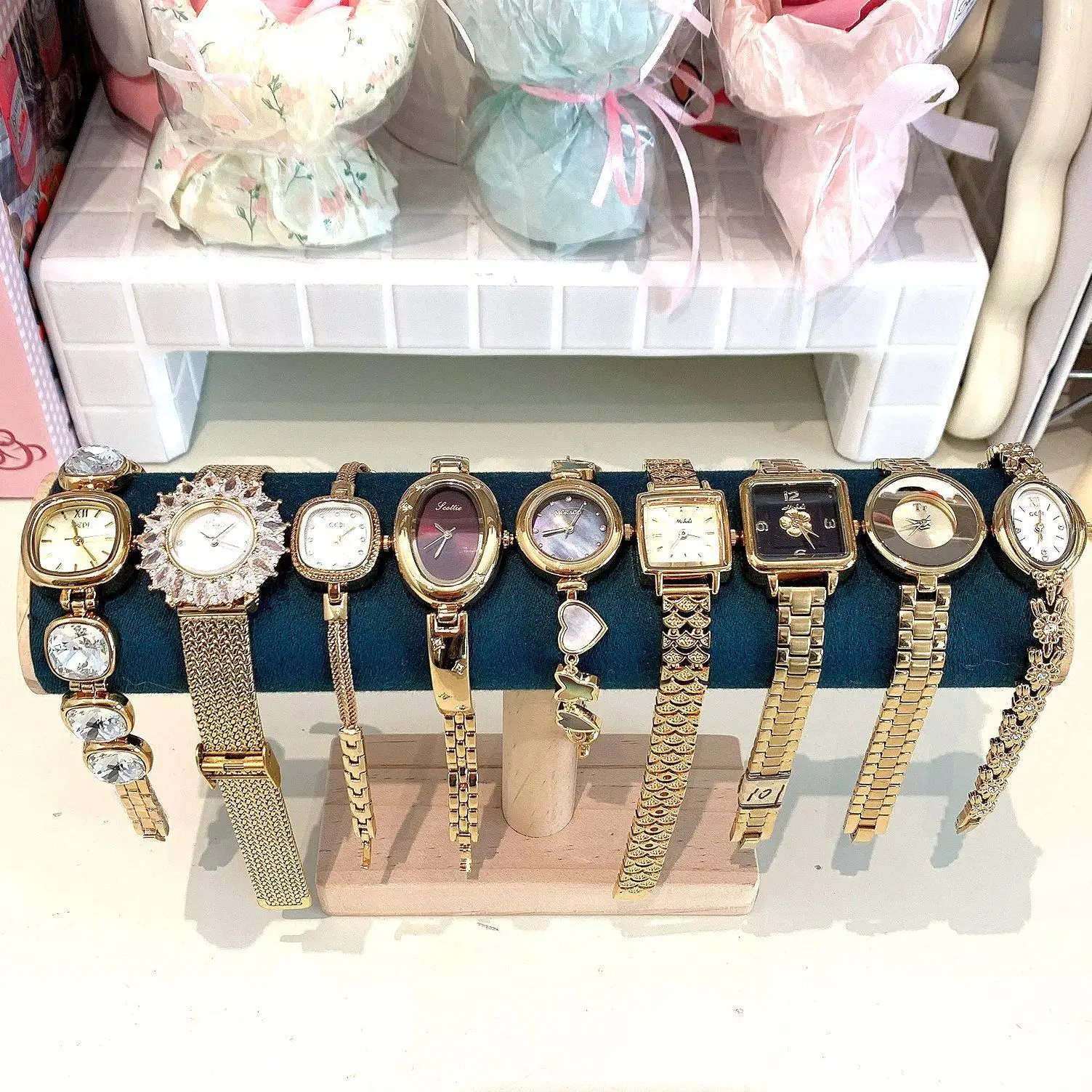 New Luxury And Stylish Women'S Watch, Gold-Tone Ladies' Wristwatch, Quartz Watch, Trendy Women'S Watch, Unique Timepiece.