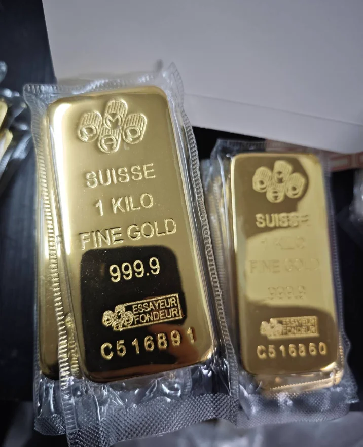 Replica Gold Bar Golden Brick Bullion Bars Paperweight Gift for Birthday & Anniversary Present, Elegant Jewelry Shop Decor