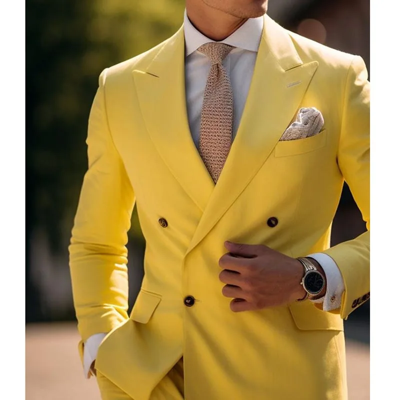 

Custom Luxury Yellow Men Suits Double Breasted Peak Lapel Regular Length 2 Piece Jacket Pants Blazer Evening Party Costume Homme