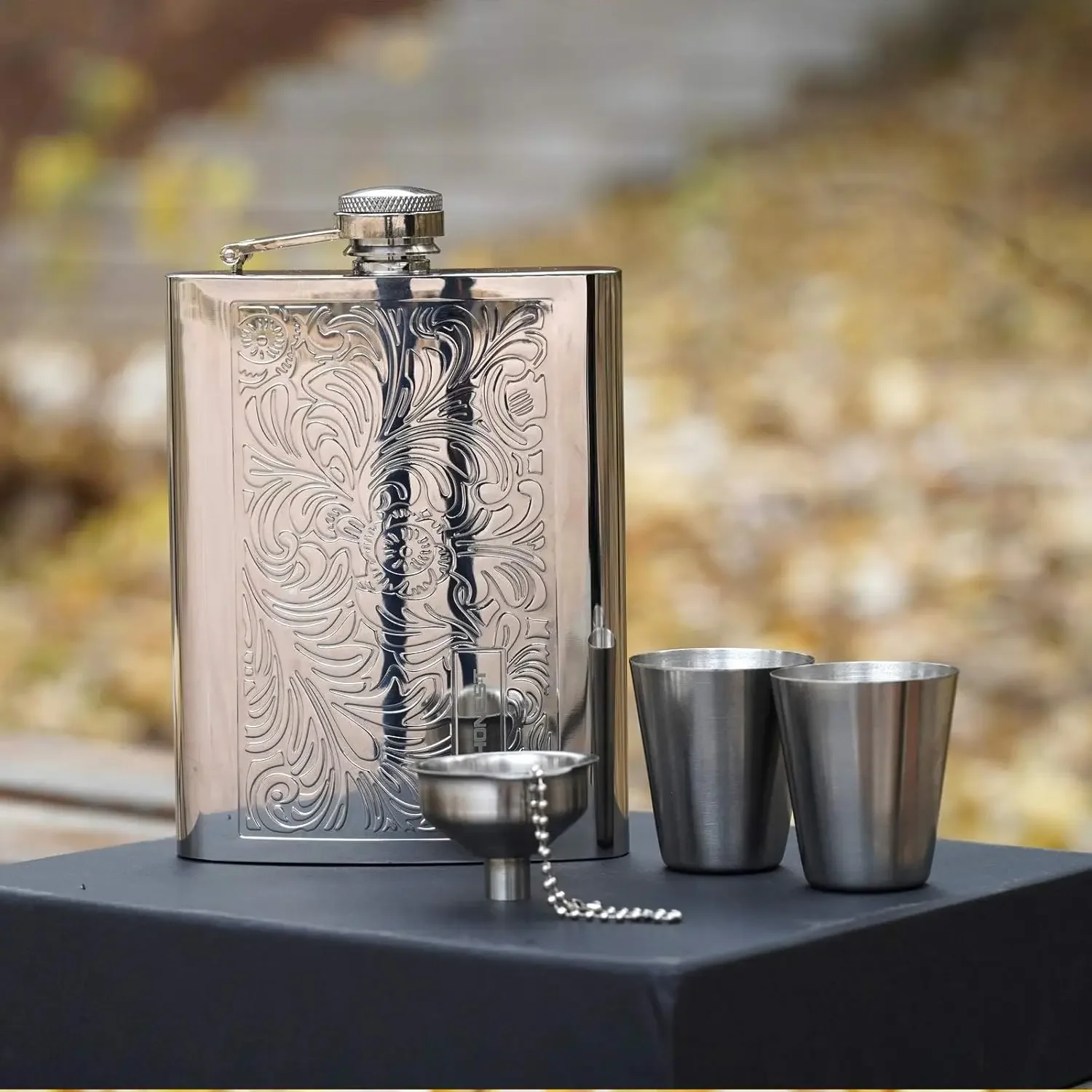 

Boutique 8OZ Hip Flask with Funnel，Fashion Metal Alcohol Flask for Whisky Vodka Liquor Bottle Portable Travel Alcohol Container