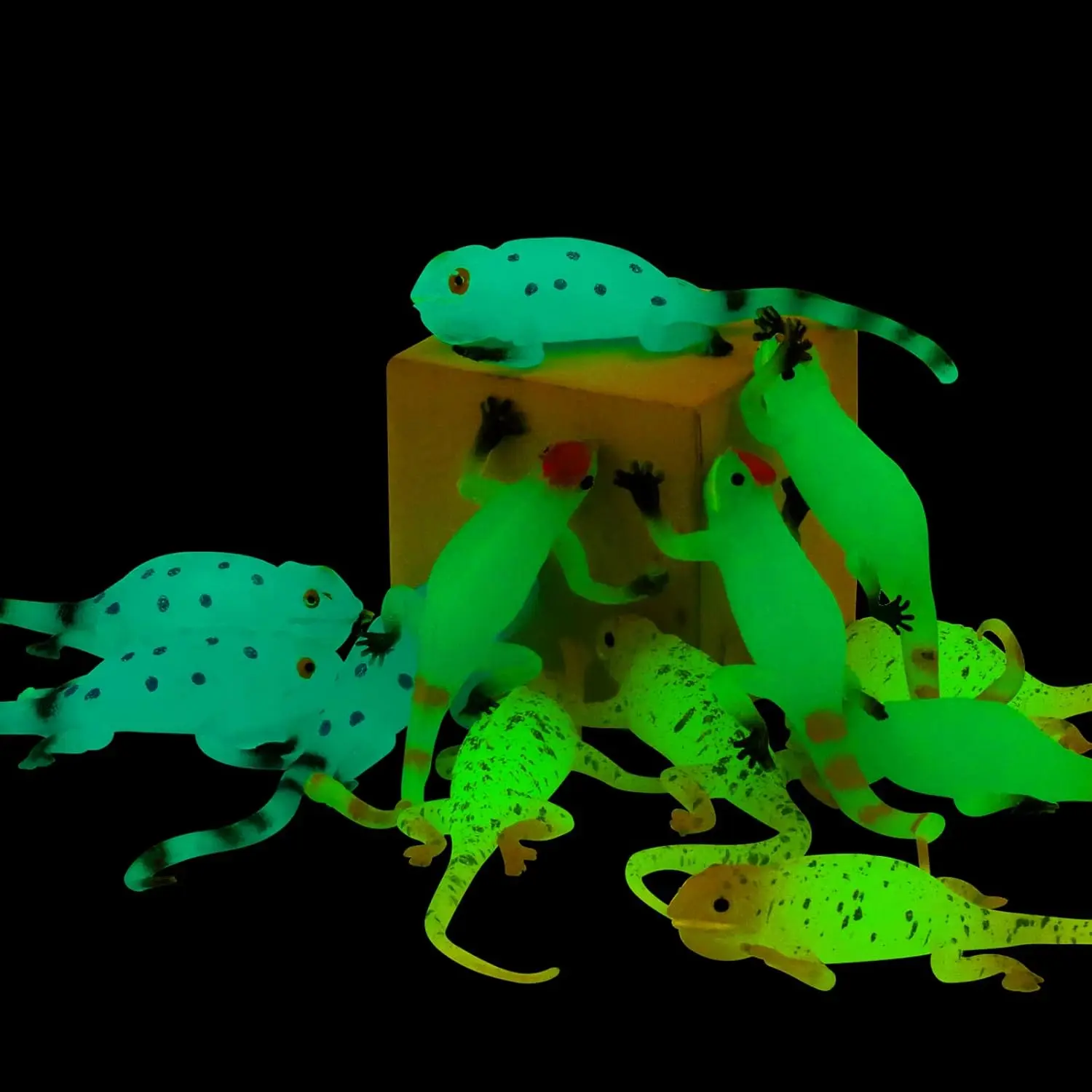 

Glow in Dark Lizard Set, 12 Pack Stretchy Realistic Reptile Toys for Kids, Party Favors & Bath Fun