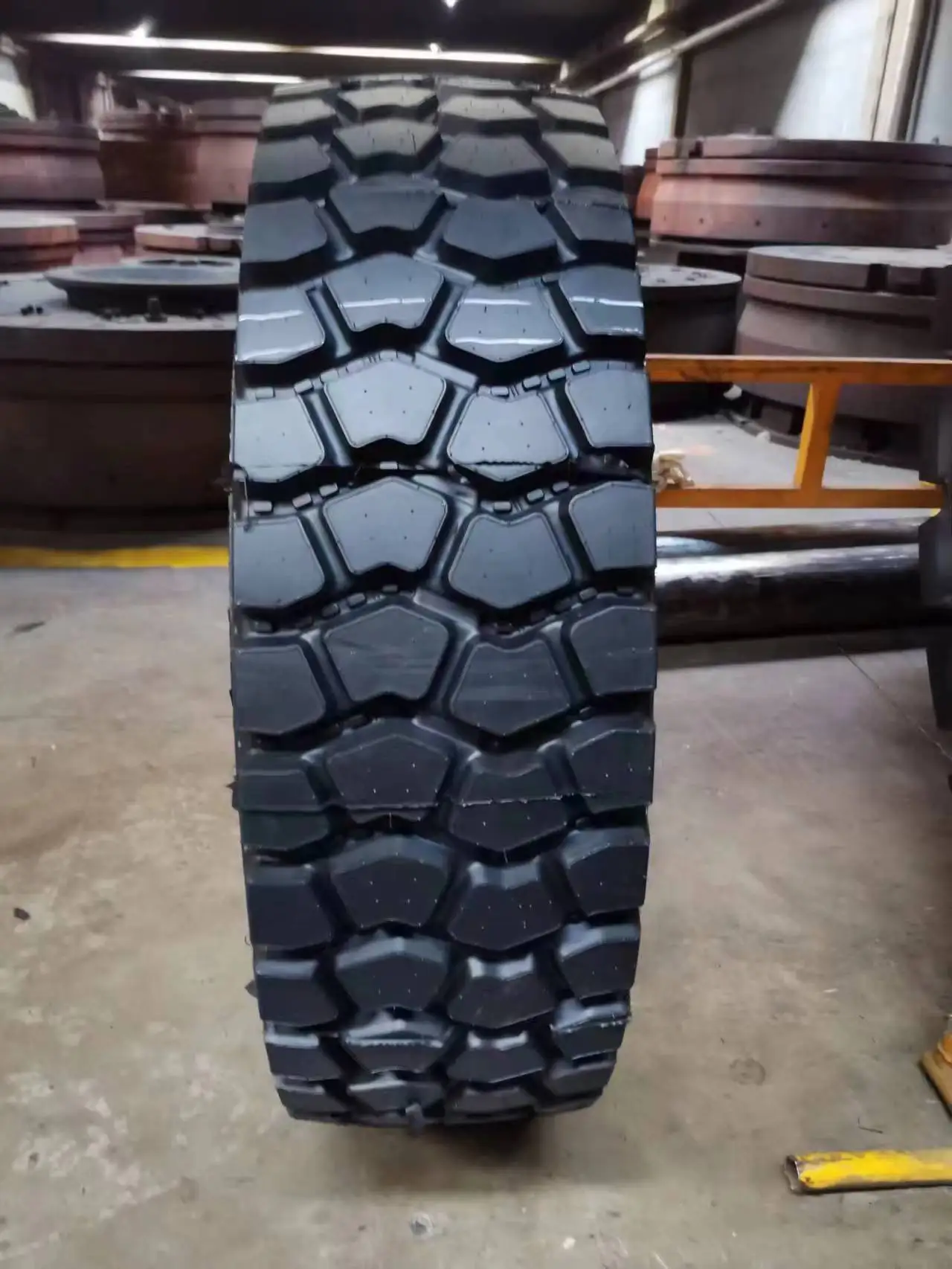 Off The Road Tire Hilo Mining Truck Tire BYHN 14.00R25 Truck Tyre 14.00R25