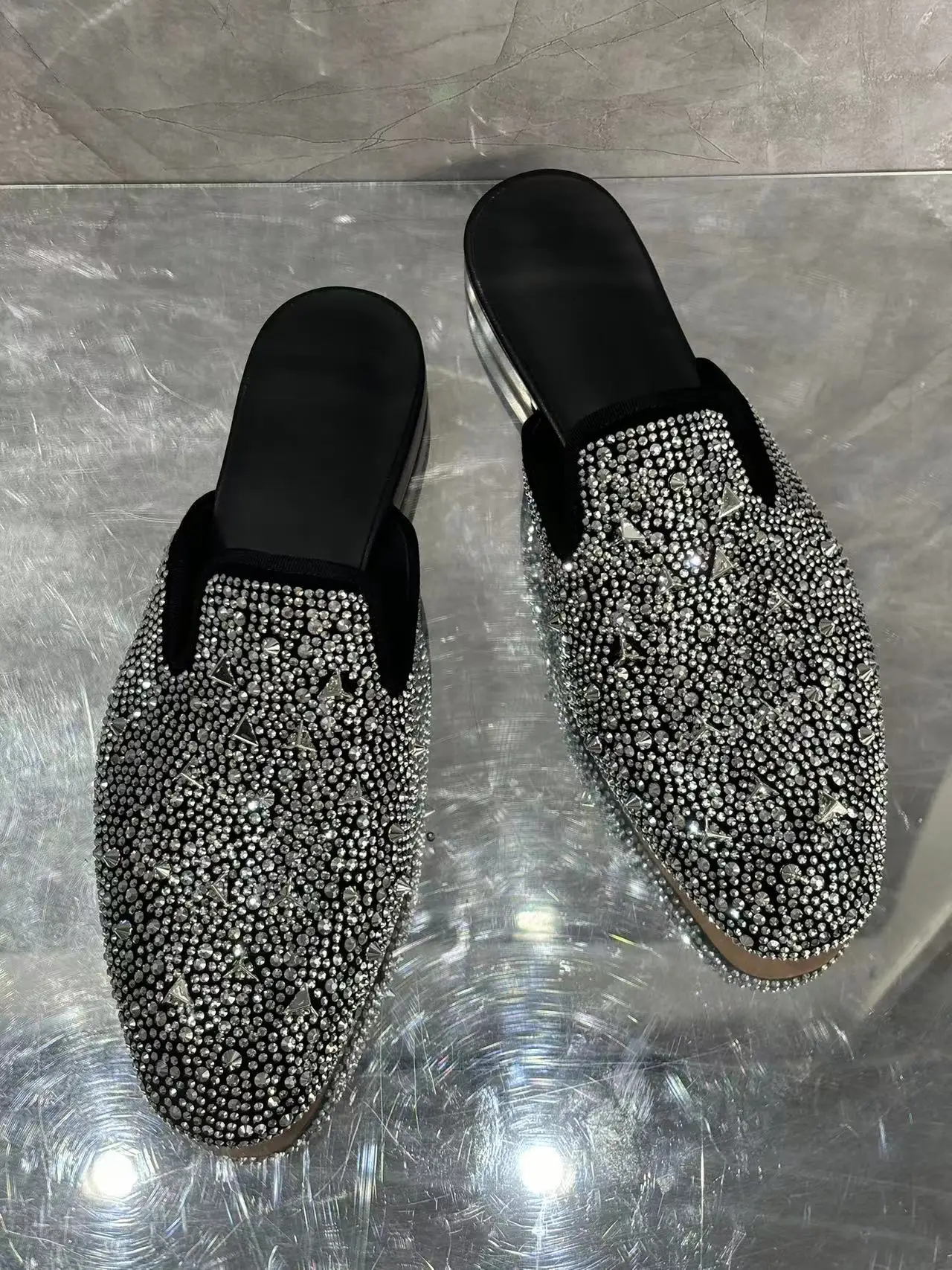 Luxury Crystal Decoration Man Summer Slippers Round Toe Comfortable Flat Heel Street Door Outside Black Mules Shoes For Men