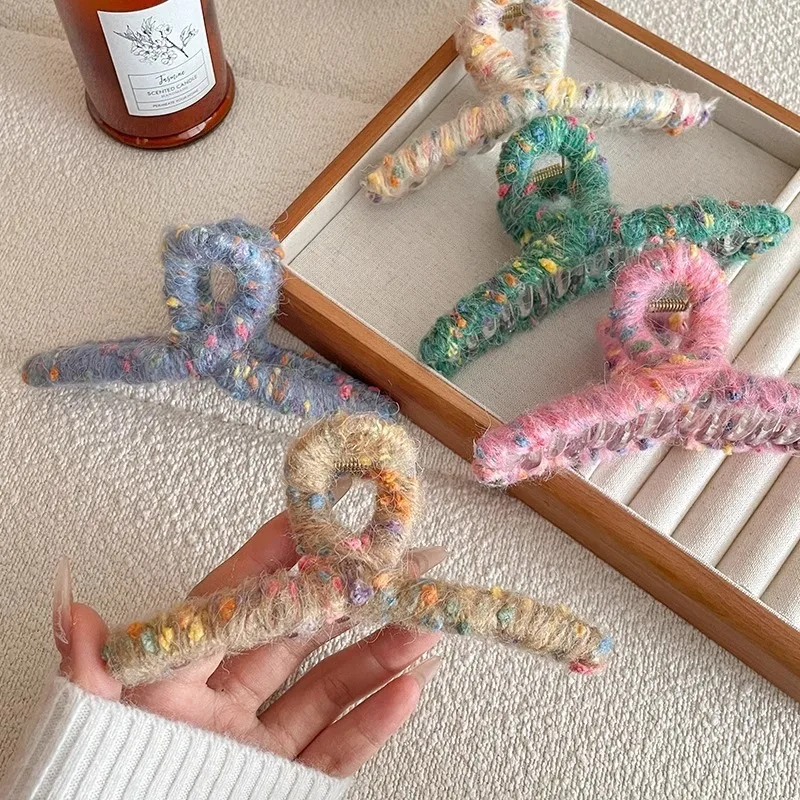 

Красочная милая заколка для волос из пряжи, в женственном стиле, в стиле инстаграм, большая заколка-краб, заколка для волос на затылок, пушистая заколка для волос.