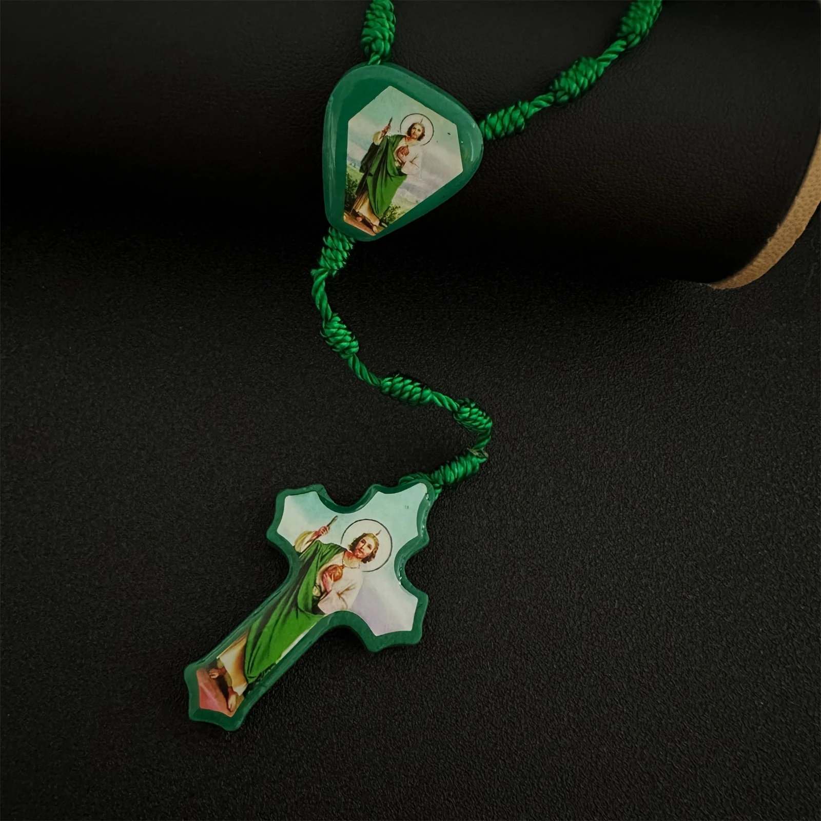 Regalo de Pascua, Collar escapular de madera verde de San Judas, colgante de Cruz de la Virgen María, Collar de San Judas Tadeo Escapulario, colgante para coche