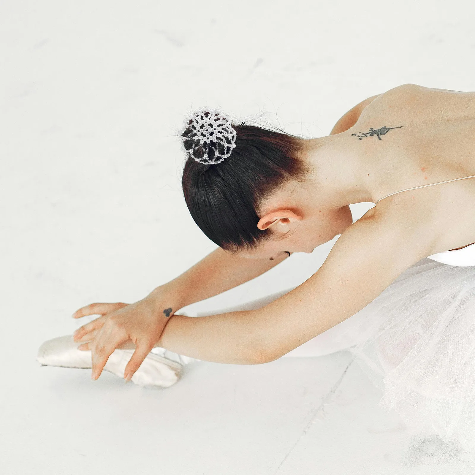 

Elegant Pearl Embellished Crochet Hair Net for Dance Bun Secure Fit Performance Snood Elastic Mesh Bun Cover Women Girls