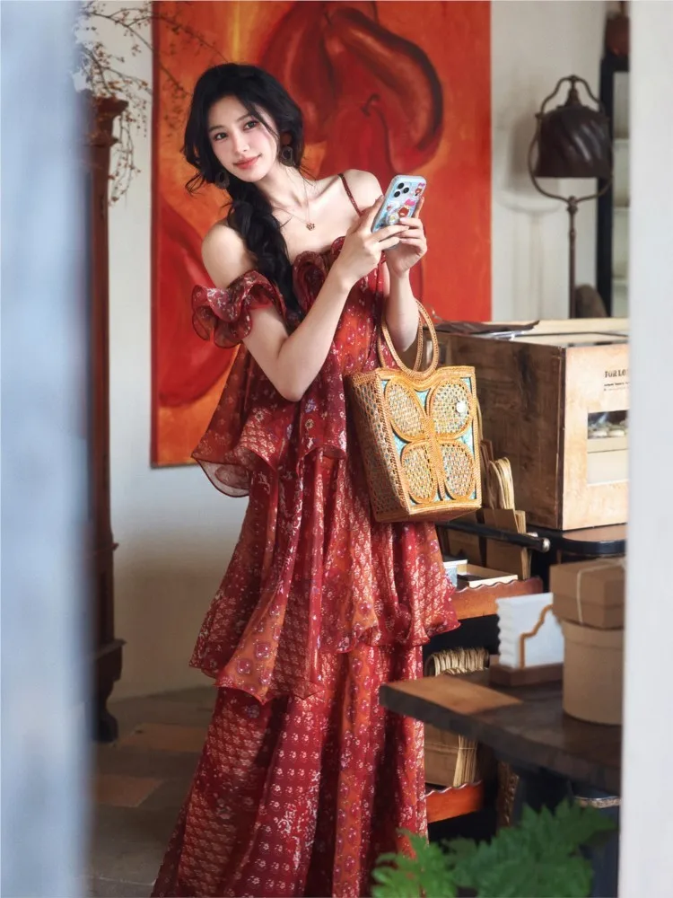 A floor-length dress with ruffled print off-the-shoulder halter and cake-like atmosphere