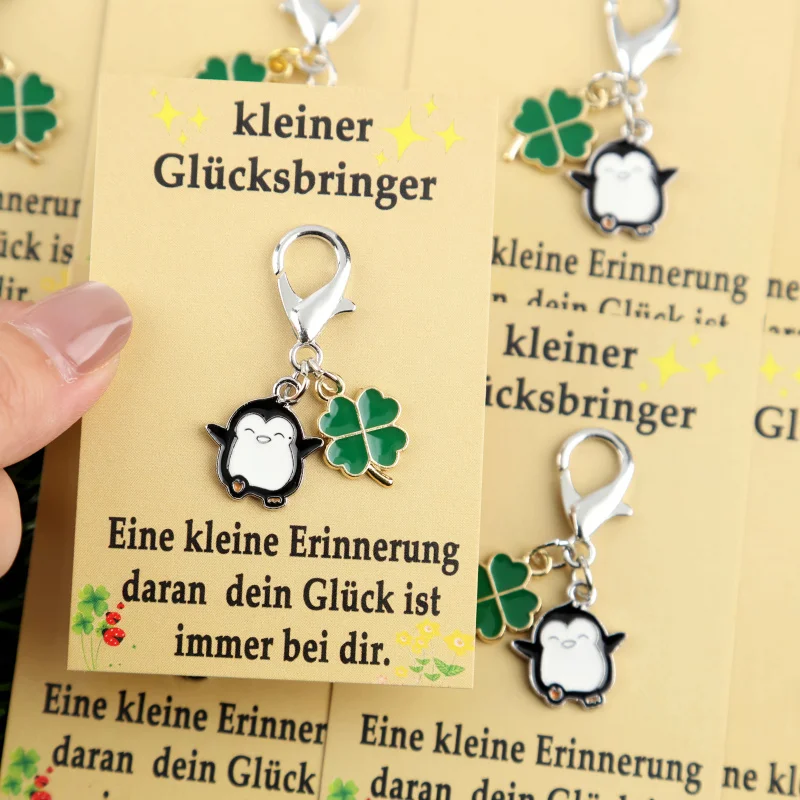 Set de 8 Lindos Llaveros de Pingüino y Alfalfa |   Viene con una tarjeta de la suerte, se puede utilizar para escribir bendiciones, regalos de fiesta, regalos de cumpleaños, regalos para días festivos.