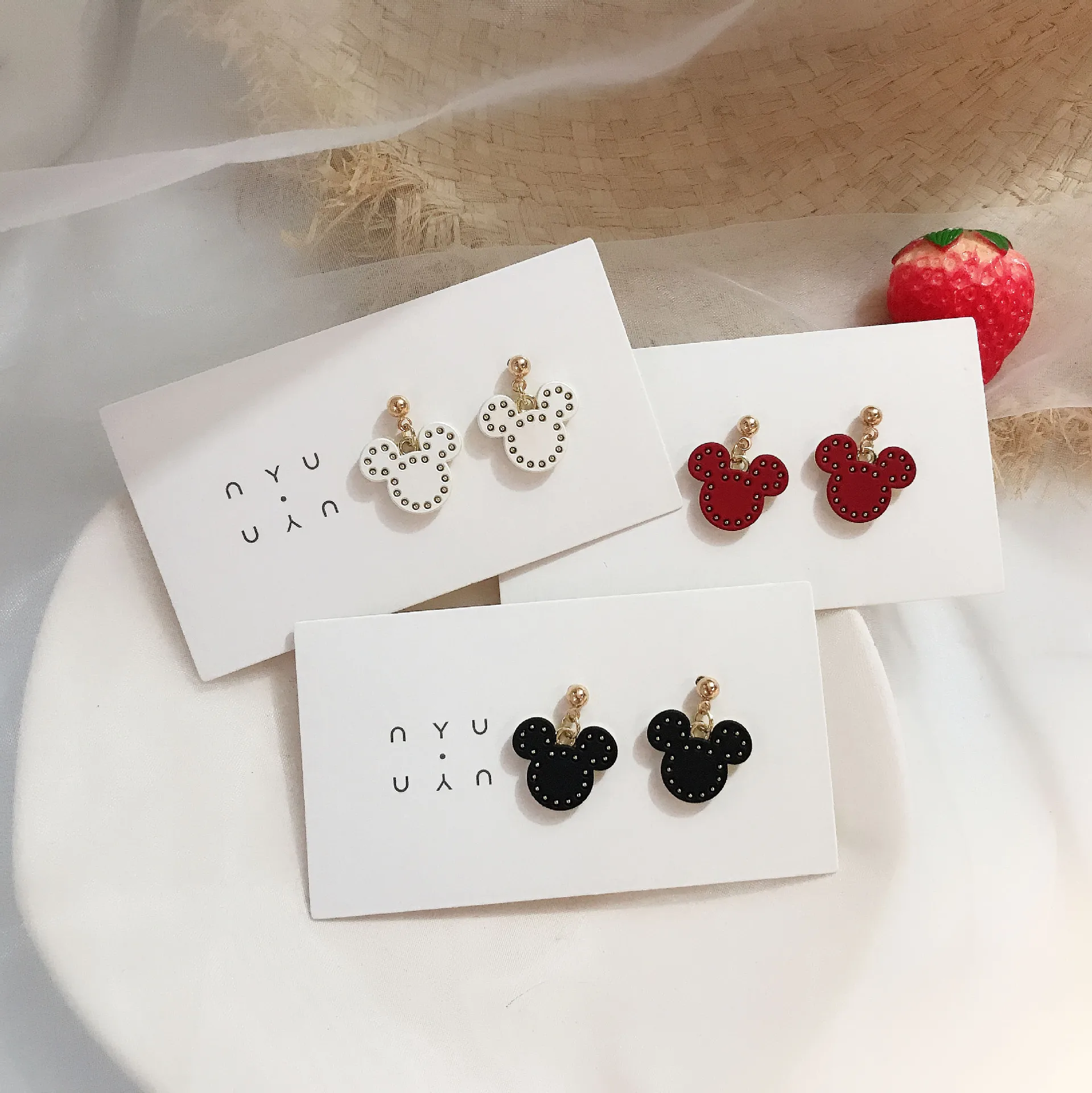 Boucles d'oreilles Disney tureMouse pour femmes, figurines d'anime d'action, dessin animé mignon, ornements de shopping, cadeaux de bijoux