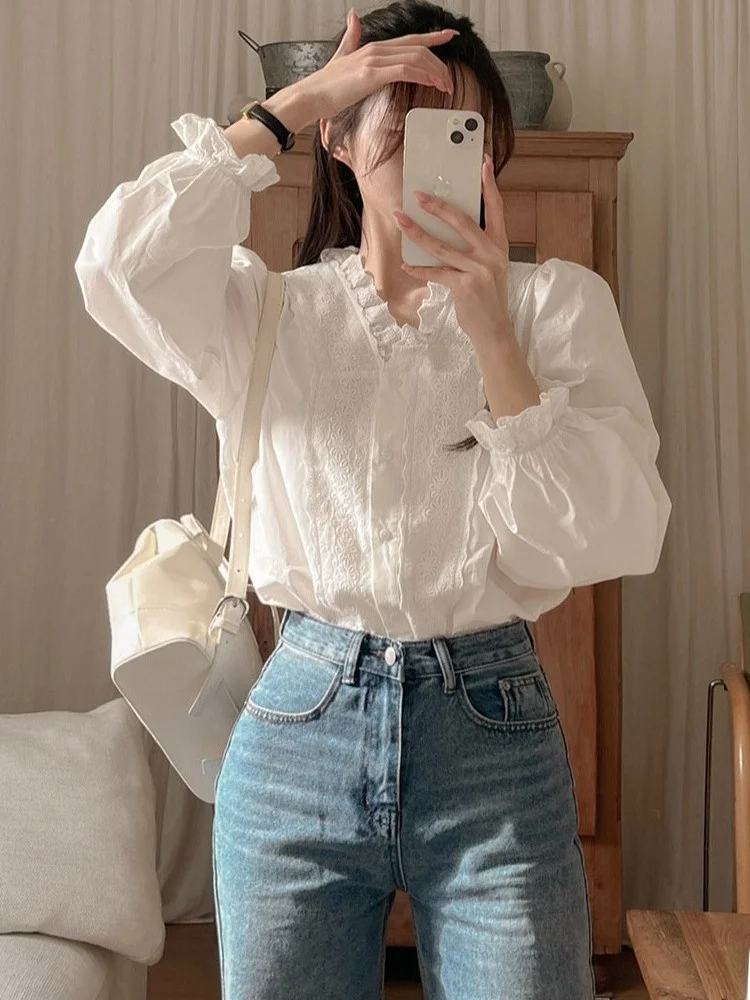 Koronkowa Bluzka Damska Letnia Nowa Moda Bufiaste Rękawy Długi Rękaw Delikatna Koszula Astryczna Dekolt V Regularna Długość