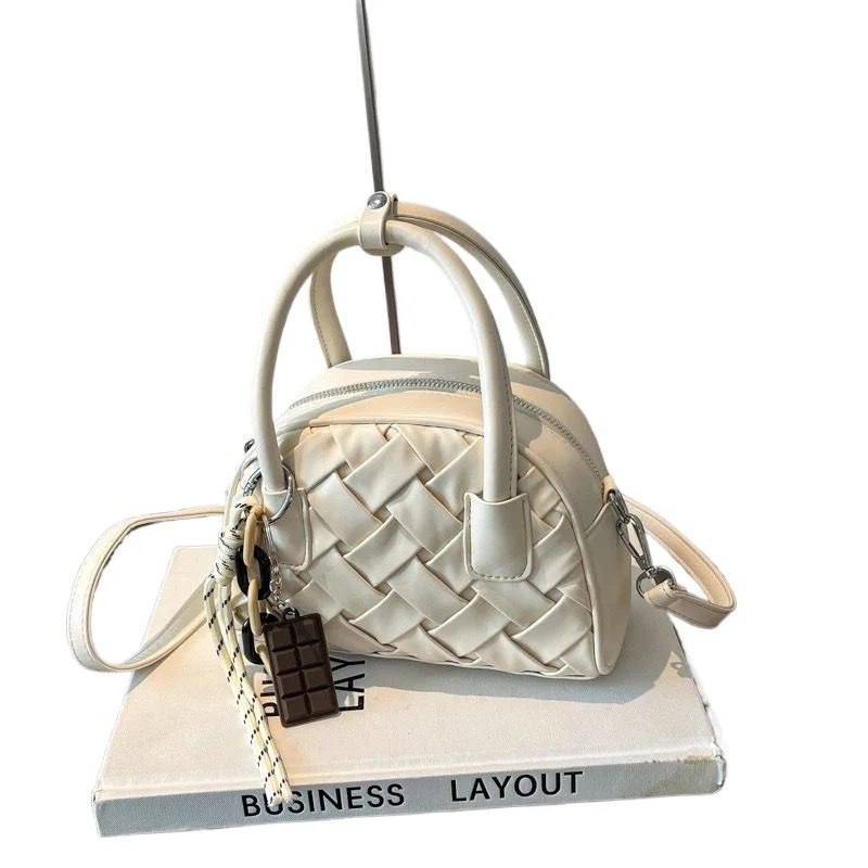 

New Woven Women' Bag Large Capacity Handmade Bowling Commuter Shoulder Messenger Bag Foreign French Internet Celebrity Exquisite