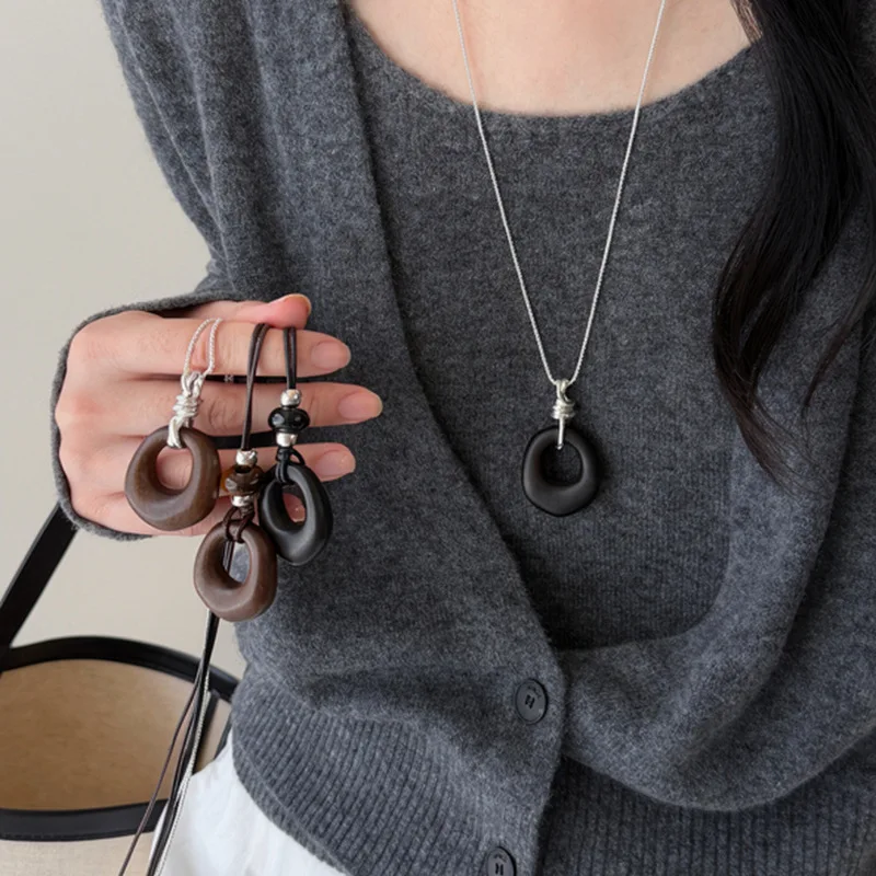 Collar minimalista con anillo redondo negro, cadena para suéter, estilo retro francés, dije geométrico circular, collar tipo choker, regalo para el día a día, joyería.