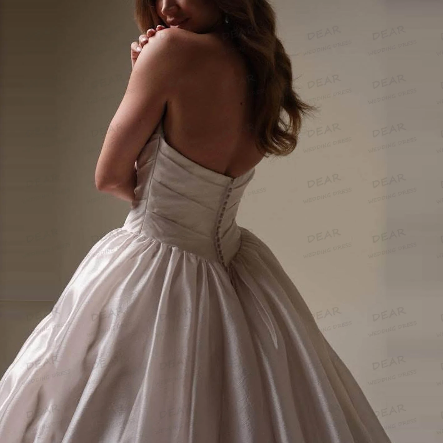 高級ウェディングドレスの女性の A ラインセクシーなブライダルドレス恋人バックレススイープトレインプリーツサテン Vestidos デノビアカスタマイズ