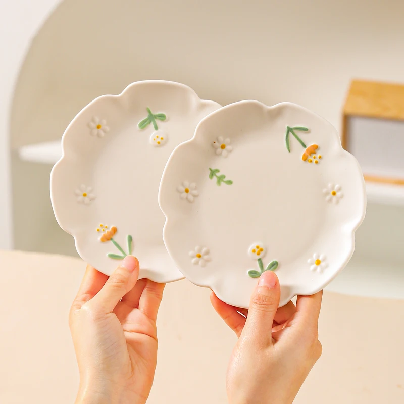 YWDL 6inch Flower Ceramic Dinner Plate Kitchen Relief Frosted Plate For Pasta, Bread, Dessert Restaurant Tableware Dish