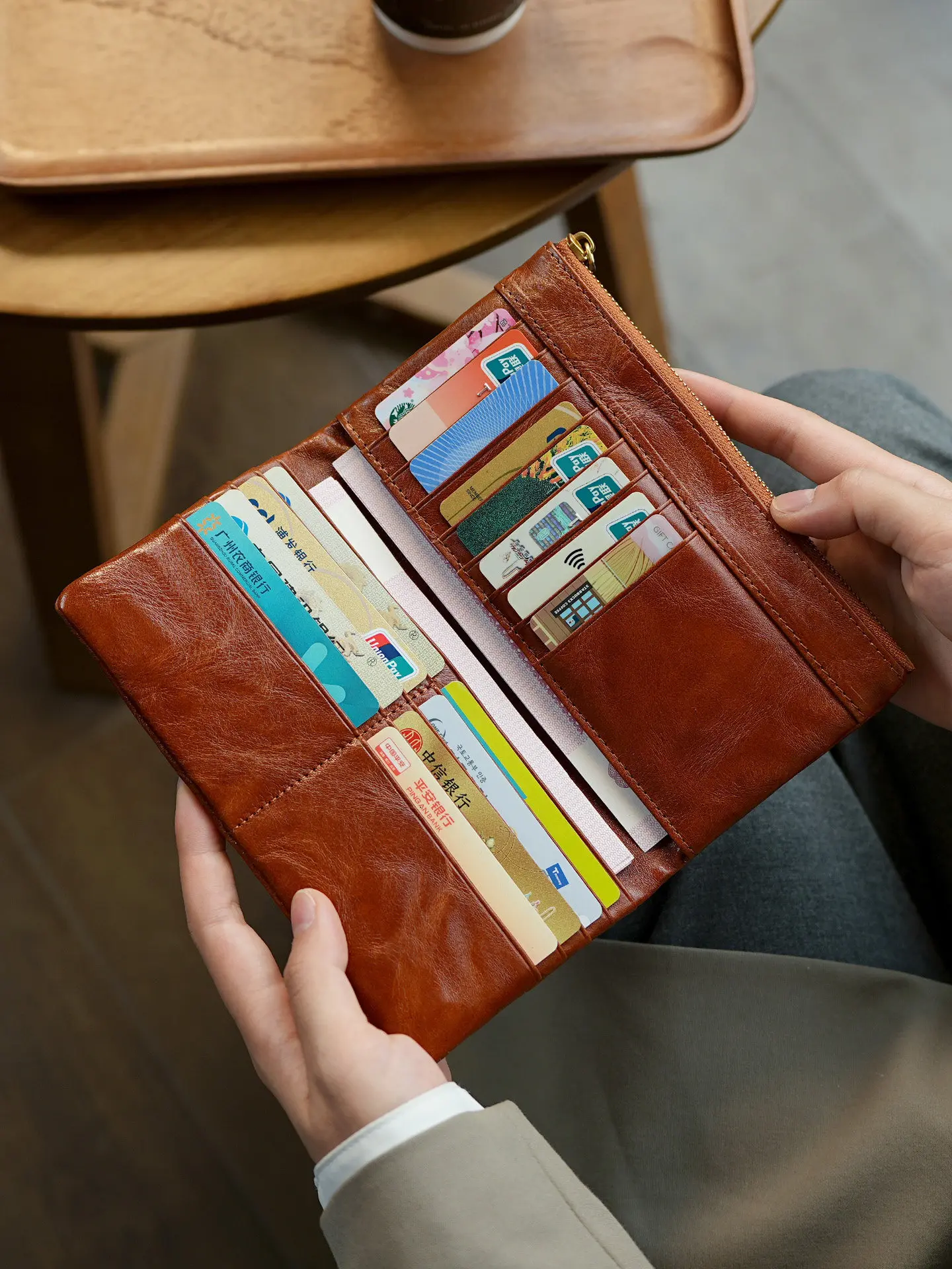 genuine leather men's and women's long wallet with multiple slots, top layer vegetable-tanned cowhide handbag, buckle wallet