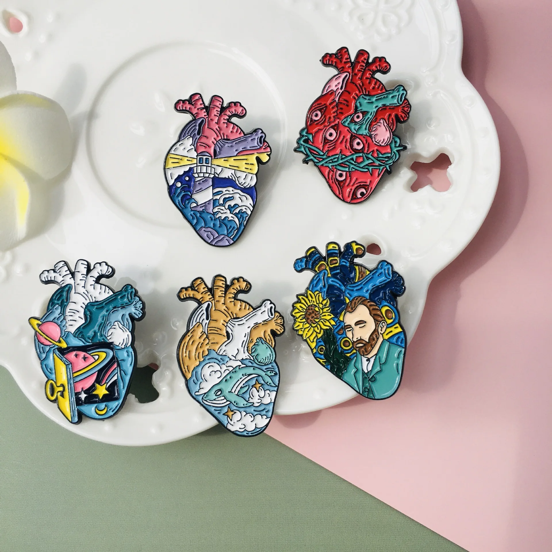 Punk Style Enamel Heart Design Men's Women's Women's Brooch Pins，Suitable for Bags Hats Clothes Pencil Cases Companion Gifts