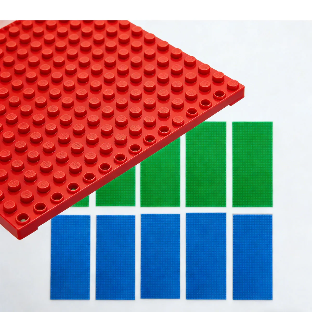 

Идеально подходит для игр и демонстрации конструированных моделей, 10 деталей с отверстиями 16x32 идеально подходят для газонных поверхностей.