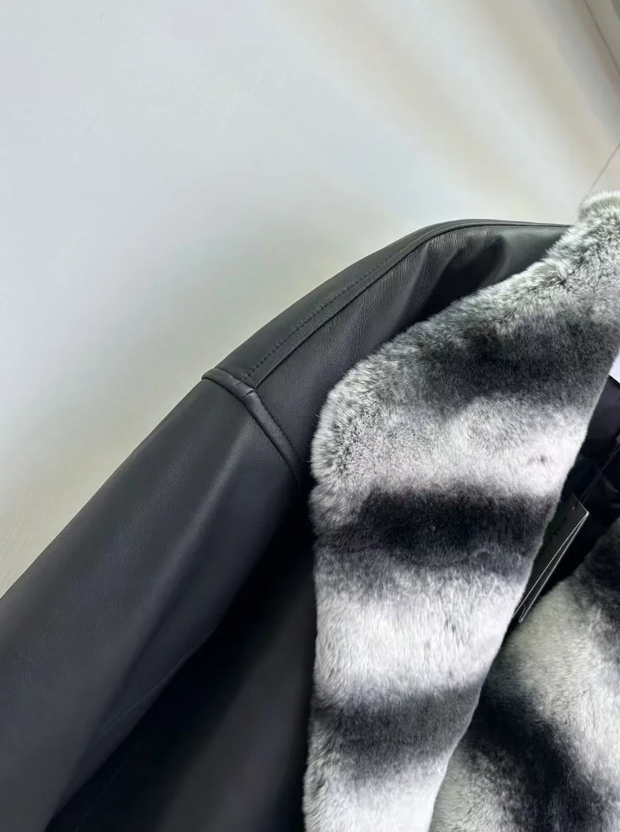 Winter nieuwe modieuze schapenvacht ganzendons knoopsluiting met drakenkat kleur geïmporteerde otter konijnenbontjas dameskleding